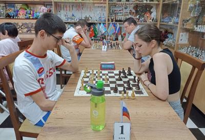 Илья Липилин слева